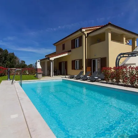 Complex Of Two Aurora-marisol With 2 Pools Only 200m From The For Up To 20 Persons - Wiibuk *