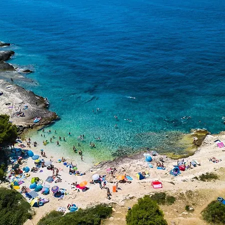 Complex Of Two Aurora-marisol With 2 Pools Only 200m From The For Up To 20 Persons - Wiibuk Villa Banjole