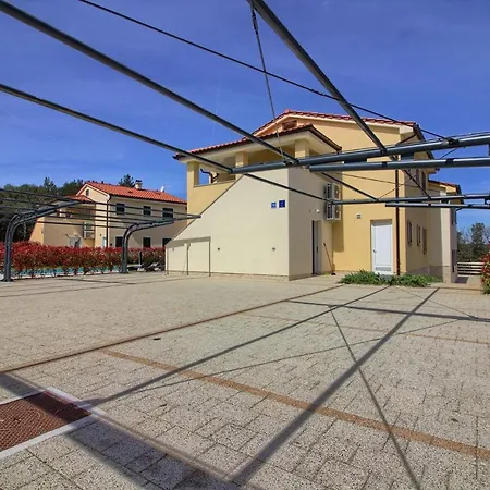 Villa Complex Of Two Aurora-marisol With 2 Pools Only 200m From The For Up To 20 Persons - Wiibuk Banjole