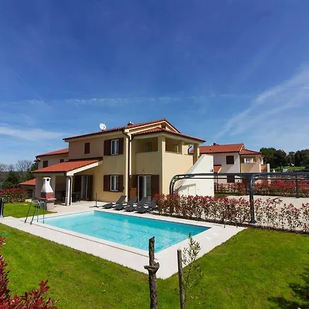 Complex Of Two Aurora-marisol With 2 Pools Only 200m From The For Up To 20 Persons - Wiibuk Villa *