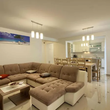 Villa Complex Of Two Aurora-marisol With 2 Pools Only 200m From The For Up To 20 Persons - Wiibuk