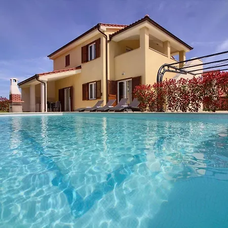 Villa Complex Of Two Aurora-marisol With 2 Pools Only 200m From The For Up To 20 Persons - Wiibuk *