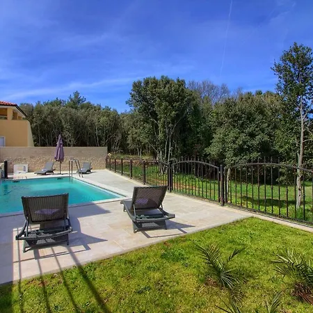 Villa Complex Of Two Aurora-marisol With 2 Pools Only 200m From The For Up To 20 Persons - Wiibuk *