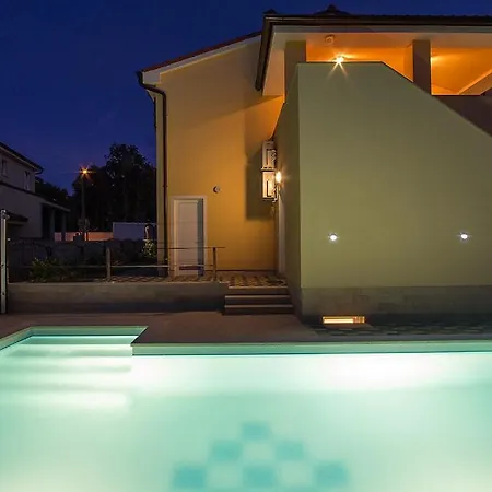 Complex Of Two Aurora-marisol With 2 Pools Only 200m From The For Up To 20 Persons - Wiibuk Villa