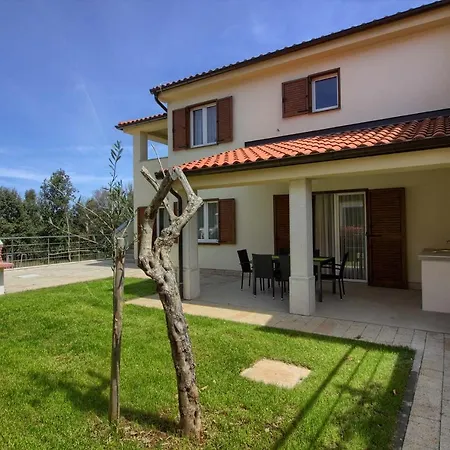Complex Of Two Aurora-marisol With 2 Pools Only 200m From The For Up To 20 Persons - Wiibuk