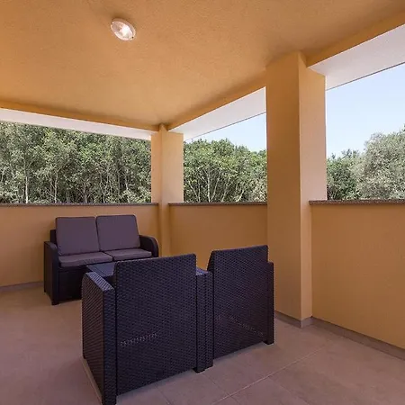 Complex Of Two Aurora-marisol With 2 Pools Only 200m From The For Up To 20 Persons - Wiibuk Villa Banjole