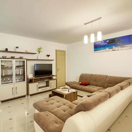 Villa Complex Of Two Aurora-marisol With 2 Pools Only 200m From The For Up To 20 Persons - Wiibuk