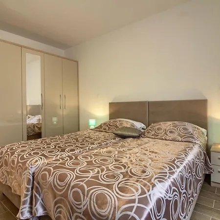 Villa Complex Of Two Aurora-marisol With 2 Pools Only 200m From The For Up To 20 Persons - Wiibuk
