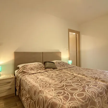 Complex Of Two Aurora-marisol With 2 Pools Only 200m From The For Up To 20 Persons - Wiibuk Villa *
