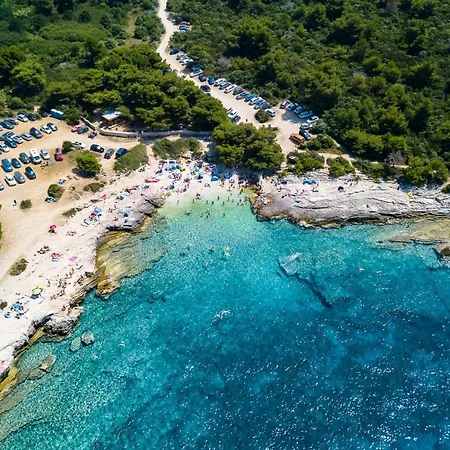 Complex Of Two Aurora-marisol With 2 Pools Only 200m From The For Up To 20 Persons - Wiibuk Villa Banjole